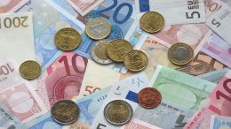 El dinero en efectivo se puede usar en la desescalada ya que no transmite el Covid-19