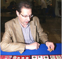 'Creo que la venta por Internet puede ser una ayuda al comercio numismático, aunque pienso que no va a desbancar al trato personalizado”