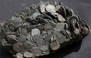 Miles de monedas romanas halladas bajo las aguas de Israel