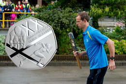 La antorcha de los XX Juegos de la Commonwealth “Glasgow 2014” visitó la Royal Mint